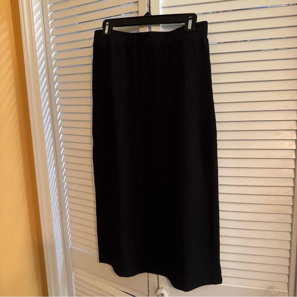 SHEIN Black Midi Skirt with Timeless Elegance